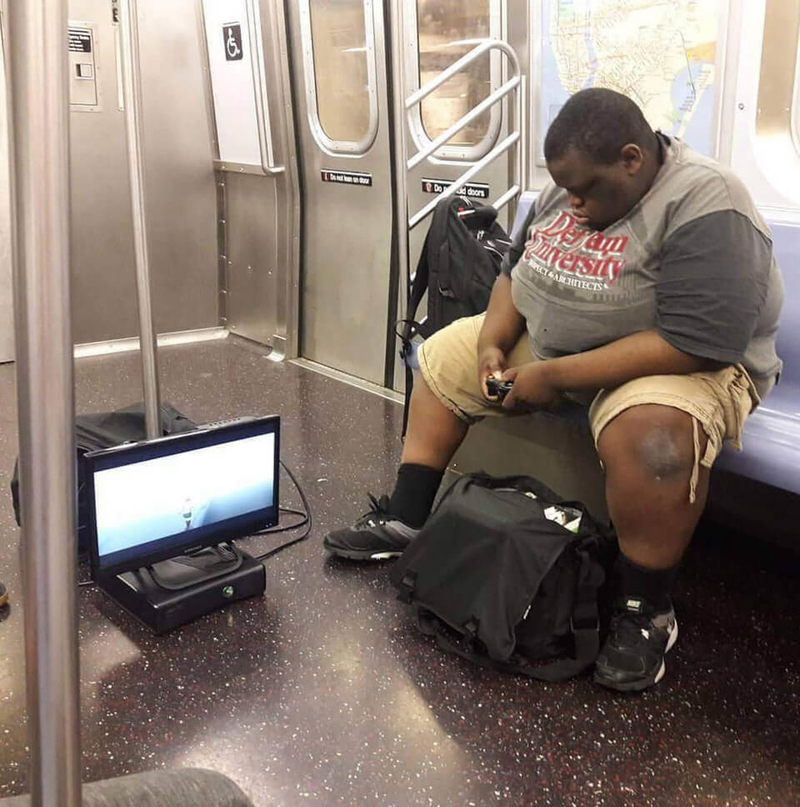 Momento de jugar | Instagram/@subwaycreatures