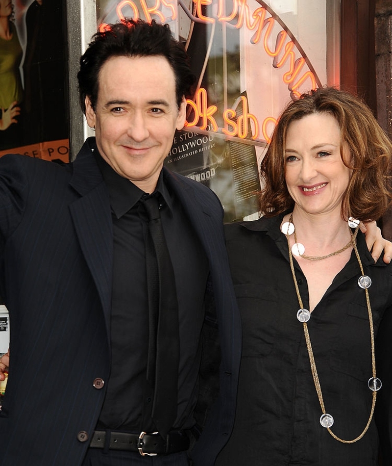 John Cusack con su hermana Joan | Getty Images Photo by Jason LaVeris