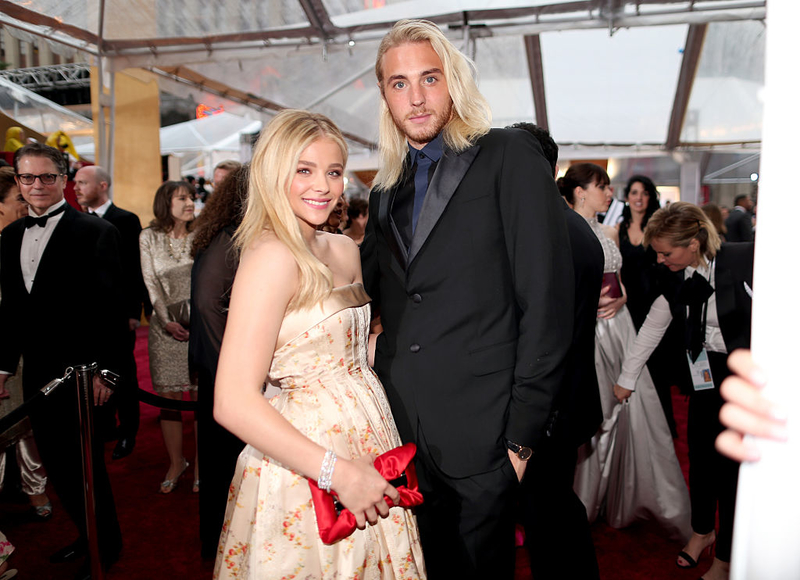 Chloe Grace Moretz con su hermano Trevor Duke-Moretz | Getty Images Photo by Christopher Polk