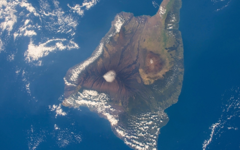 Hawaii Is the Perfect Place for Hermits | Alamy Stock Photo by Tsado