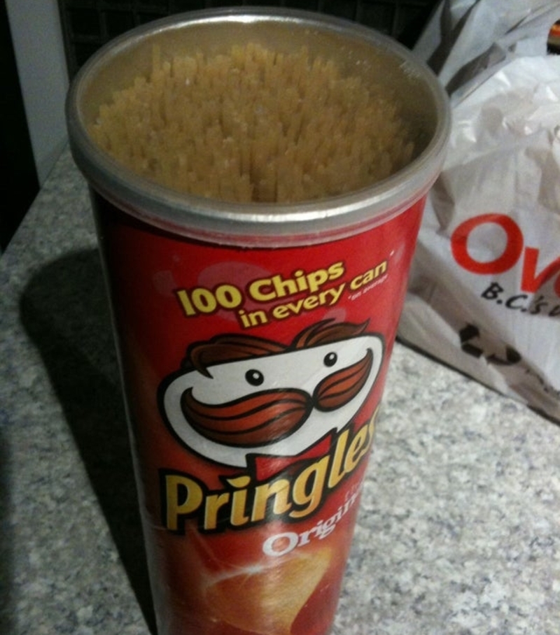 Usa una lata de Pringles para almacenar espagueti | reddit.com/Westendo