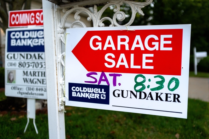 Missouri’s Garage Sales Can Never Get Out of Hand | Alamy Stock Photo