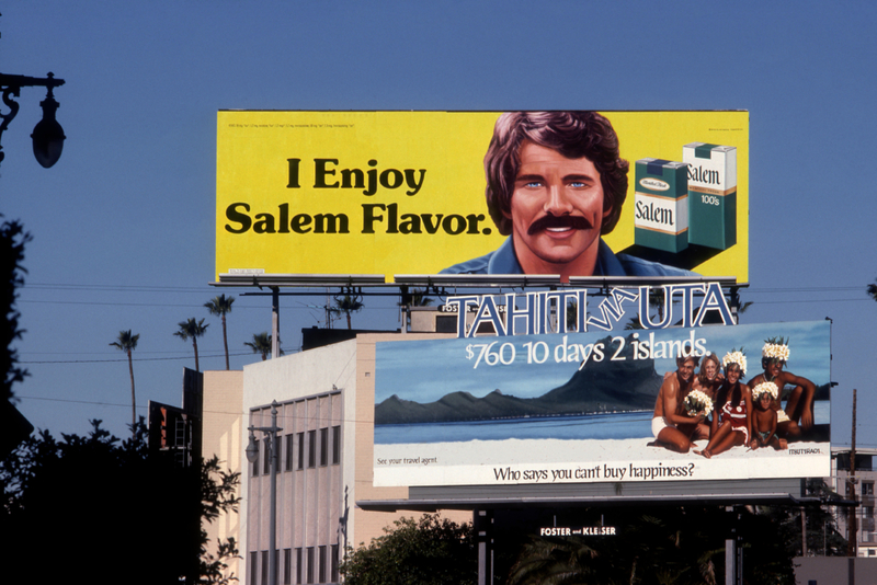 Vallas publicitarias de tabaco | Alamy Stock Photo by Robert Landau 