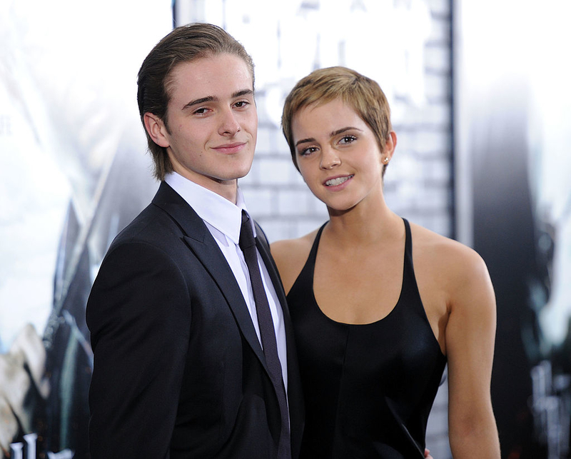 Emma Watson con su hermano Alex | Getty Images Photo by Stephen Lovekin