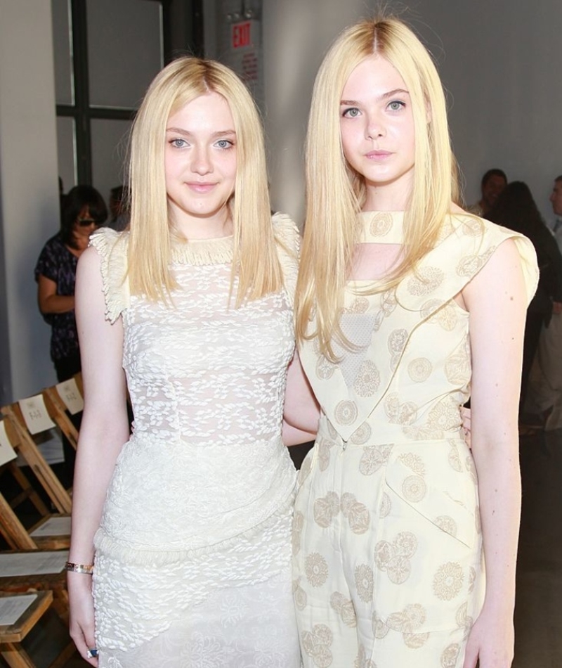 Dakota Fanning con su hermana Elle Fanning | Getty Images Photo by Charles Eshelman