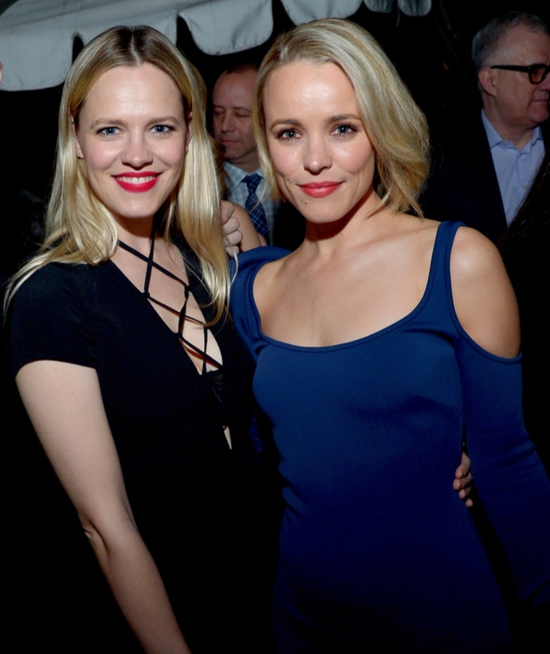 Rachel McAdams con su hermana Kayleen | Getty Images Photo by Charley Gallay/Vanity Fair