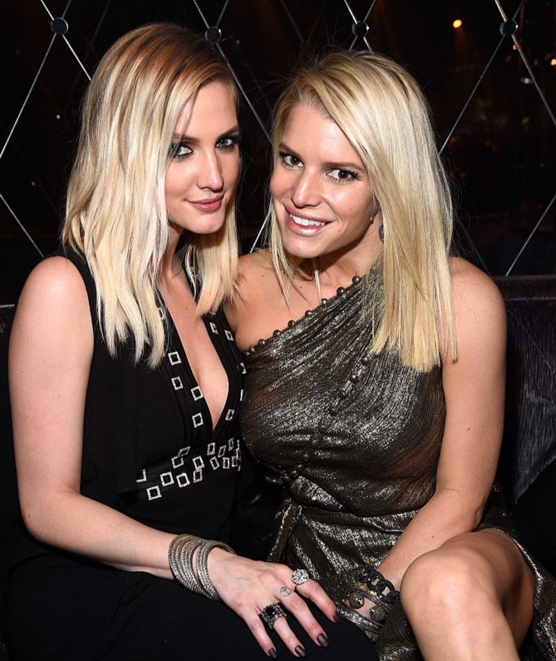 Jessica Simpson con su hermana Ashlee | Getty Images Photo by Frazer Harrison