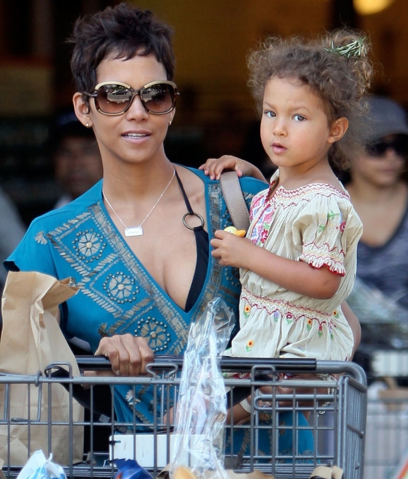 Halle Berry y Nahla Aubry | Alamy Stock Photo by WENN Rights Ltd