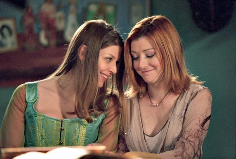 Tara & Willow — Buffy the Vampire Slayer | MovieStillsDB Photo by thanatos/Warner Bros