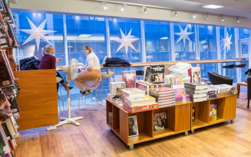 Buying Books Is a Christmas Tradition | Alamy Stock Photo by Ragnar Th Sigurdsson/ARCTIC IMAGES 