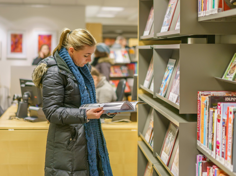 Icelanders and Their Books | Alamy Stock Photo by Ragnar Th Sigurdsson/ARCTIC IMAGES