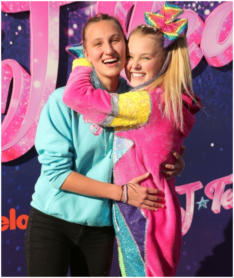 JoJo Siwa y Kylie Prew | Getty Images Photo by Leon Bennett