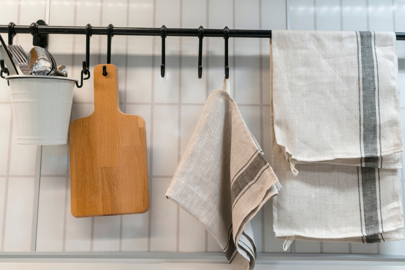 Toallero para paños de cocina | Shutterstock Photo by Victor Tkachev