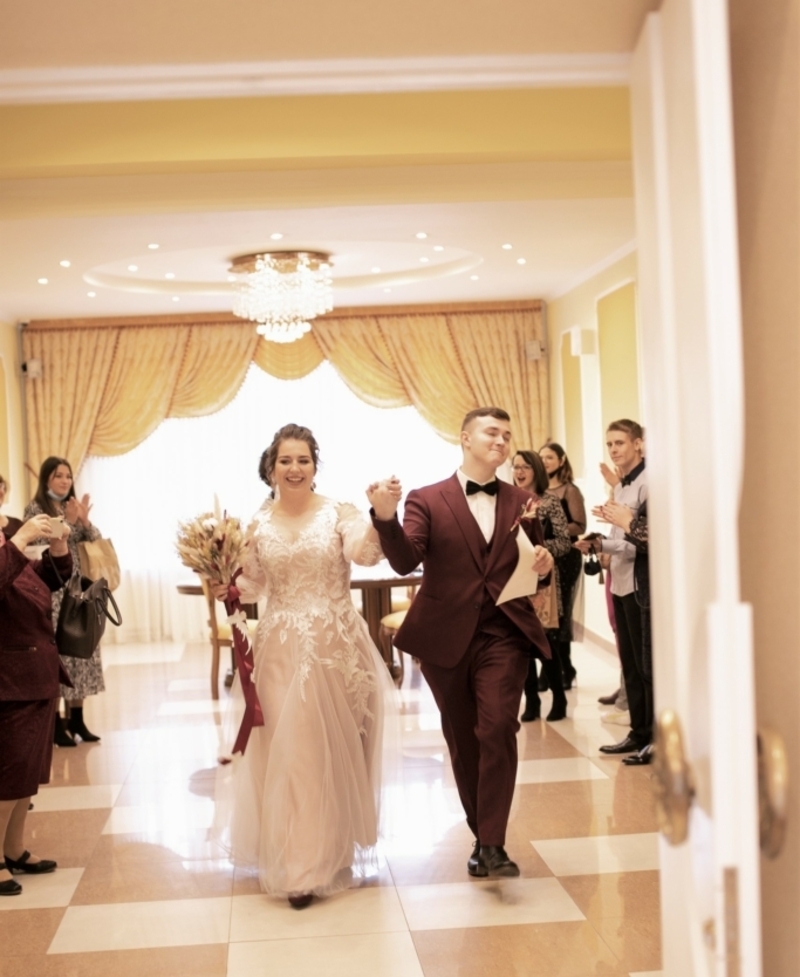 Un baile especial al pasar por el altar | Adobe Stock Photo By Heppik