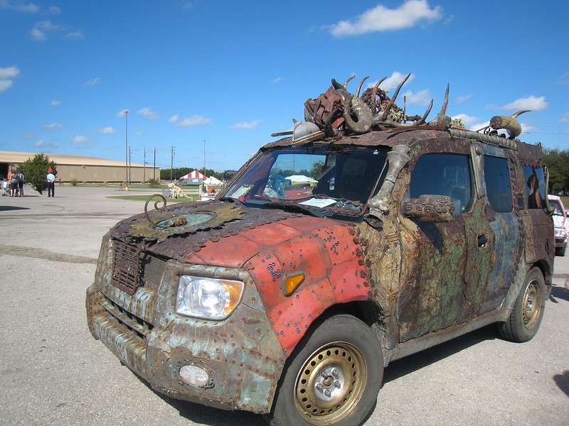 Automobiles in the Outback | Flickr.com/Bruce Turner