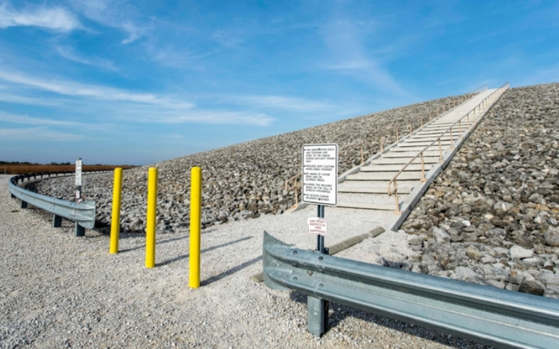 There’s Plenty of Waste Here – Wasted Time | Alamy Stock Photo by ZUMA Press, Inc.