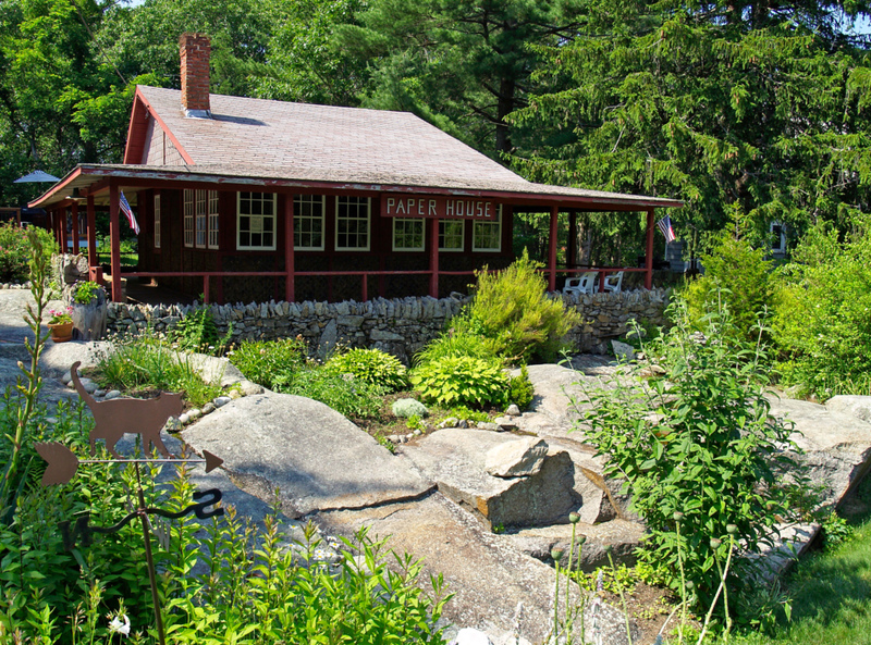 The Paper House | Alamy Stock Photo by Norman Barrett 