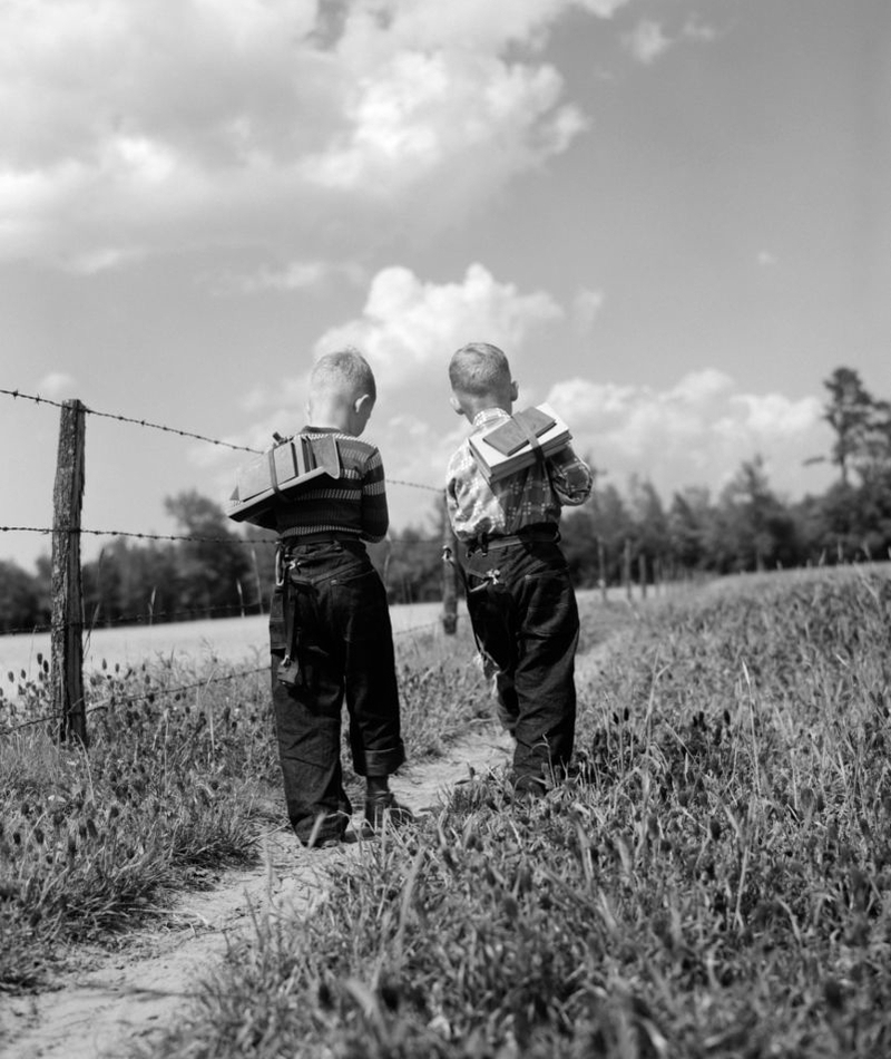 Zur Schule laufen | Getty Images Photo by D. Corson/ClassicStock