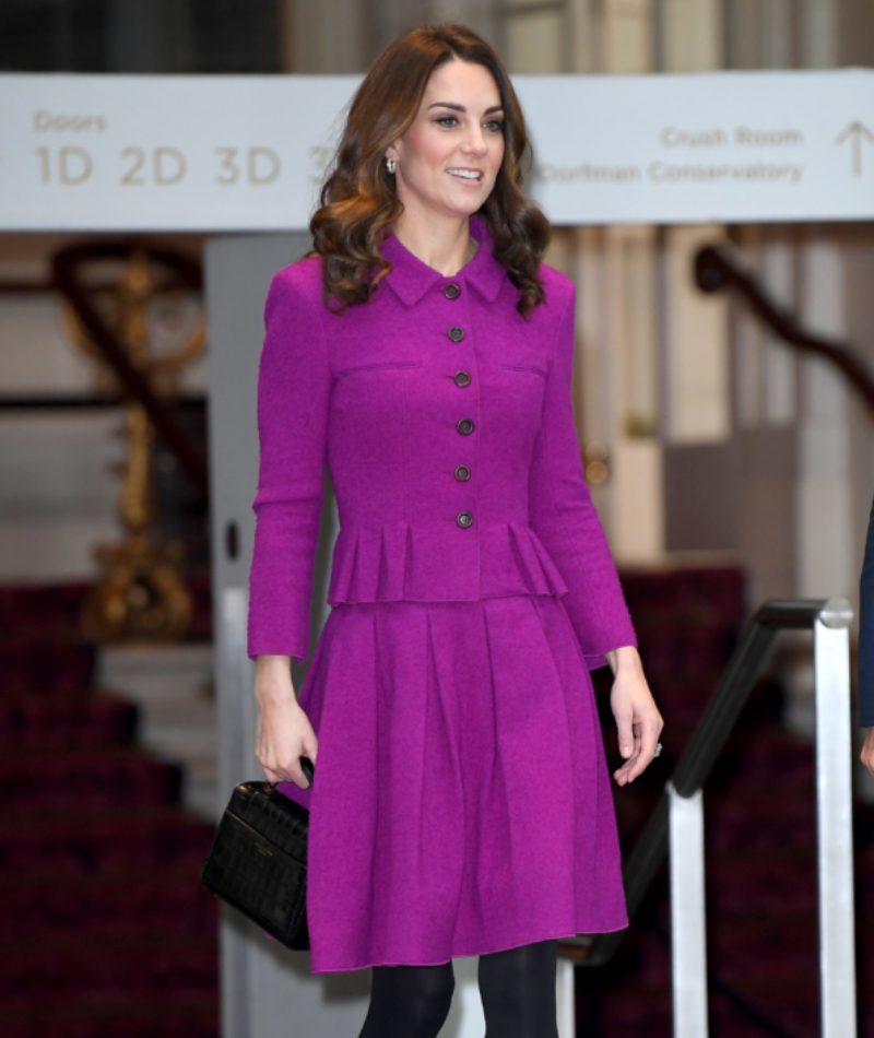 Traje con falda magenta de Oscar de la Renta - Enero 2019 | Getty Images Photo by Karwai Tang/WireImage