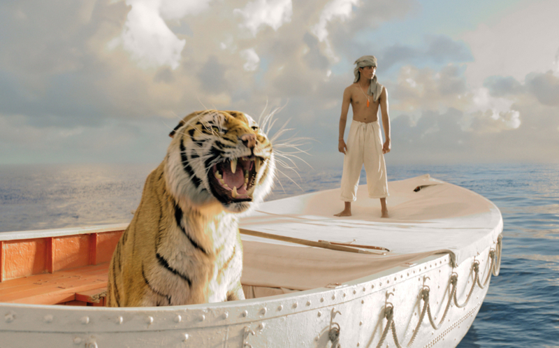 El chico y su tigre | Alamy Stock Photo
