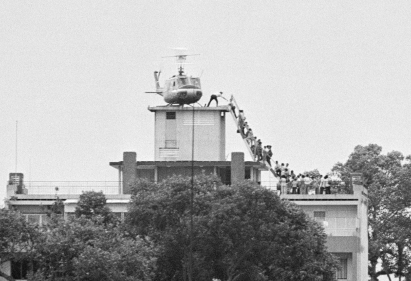 Estadounidenses saliendo de Vietnam | Getty Images Photo by Bettmann 