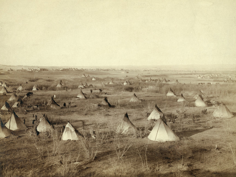 Die Sioux Ureinwohner Nordamerikas: Tipis | Getty Images Photo by HUM Images/Universal Images Group