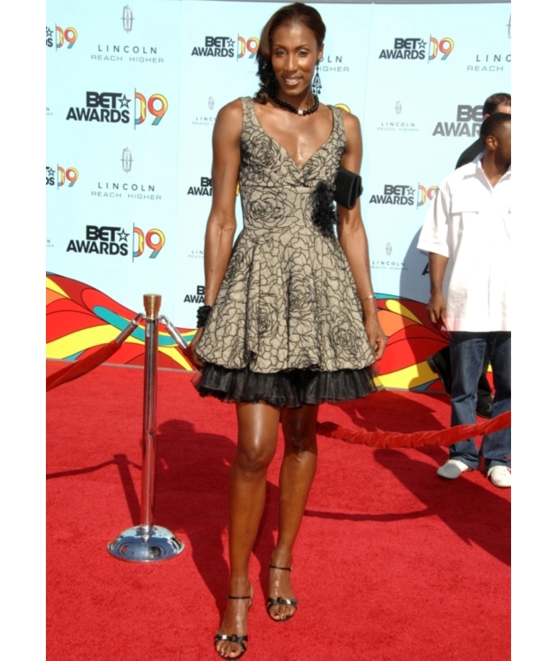 Lisa Leslie - (195 cm) | Shutterstock Photo by s_bukley