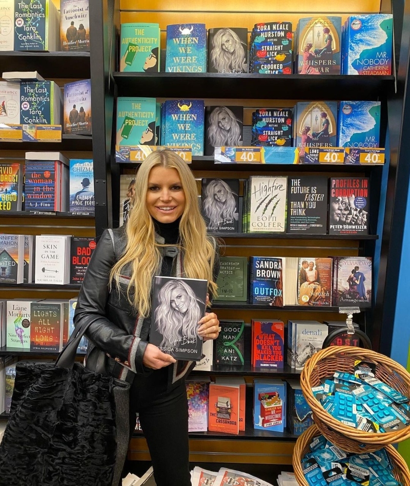 Simpson Is an Open Book | Instagram/@jessicasimpson