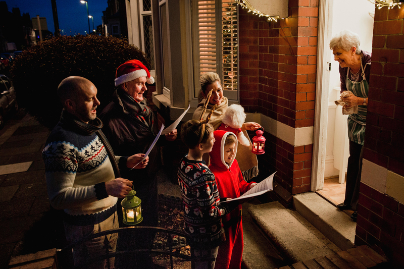 “We Wish You a Merry Christmas” by Everyone You Know | Alamy Stock Photo