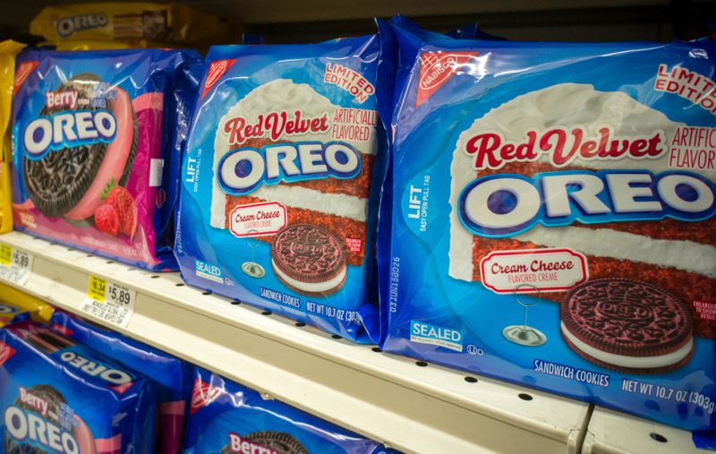 Red Velvet Oreos | Alamy Stock Photo by Richard B. Levine