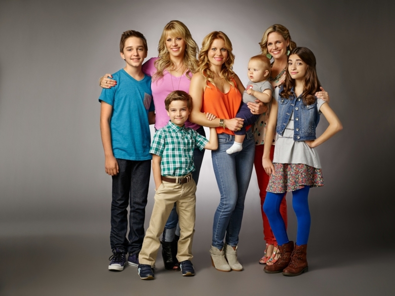 Michelle Was Away from “Fuller House” | MovieStillsDB Photo by lindsaylohanslastfan/production studio