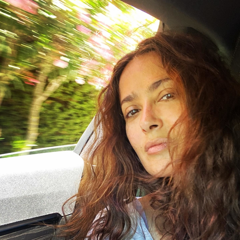 Zero Plastic Surgery | Instagram/@salmahayek