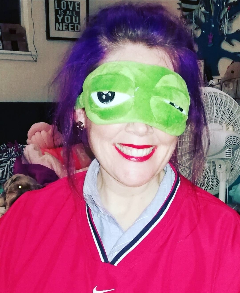 Frog Eye Mask | Instagram/@thisgirlpeggy