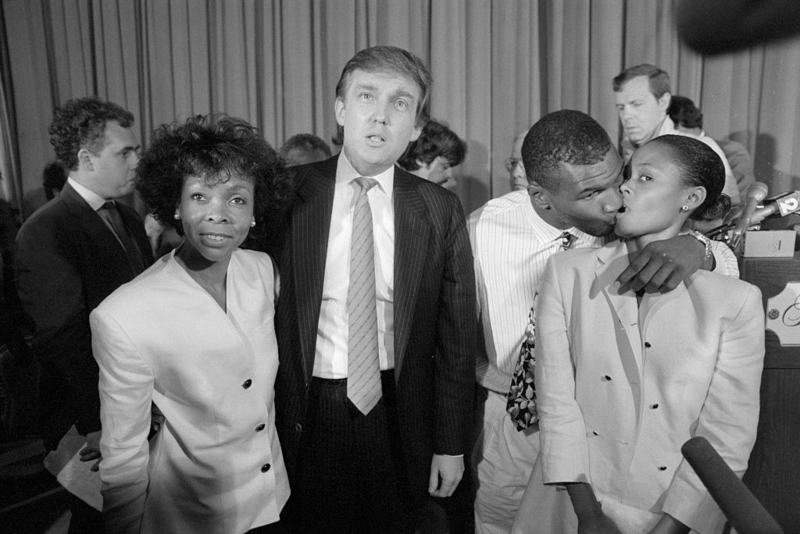 Donald mit dem Schwergewichtschampion | Getty Images Photo by Bettmann