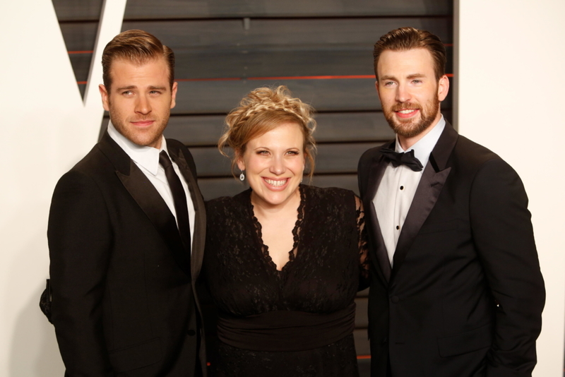 Chris Evans mit seiner Schwester Carly und seinem Bruder Scott | Alamy Stock Photo by Hubert Boesl/dpa picture alliance/NO WIRE SERVICE