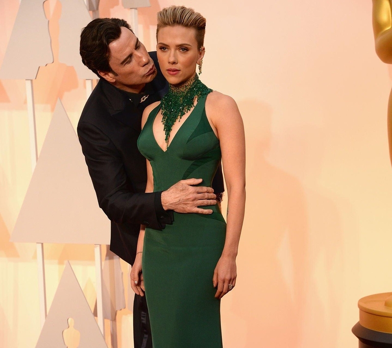 El intento de beso de John Travolta | Getty Images Photo by Kevin Mazur/WireImage