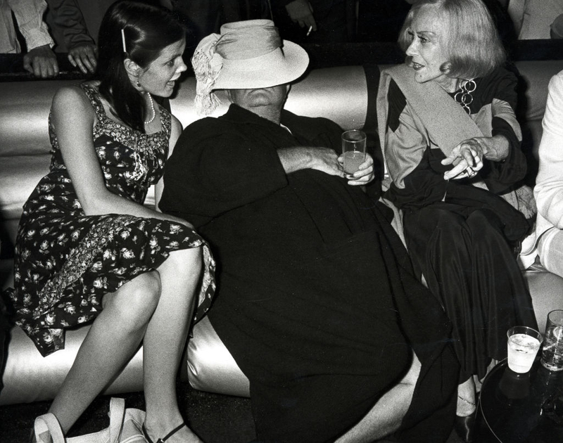 Une Star des Films Muets et Un Ecrivain de Polar Vont Dans un Club... | Getty Images Photo by Ron Galella Collection