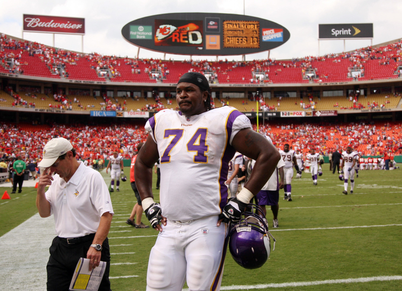 Bryant McKinnie – 2,03 m, 160 kg | Alamy Stock Photo by Minneapolis Star Tribune/ZUMA Press, Inc.