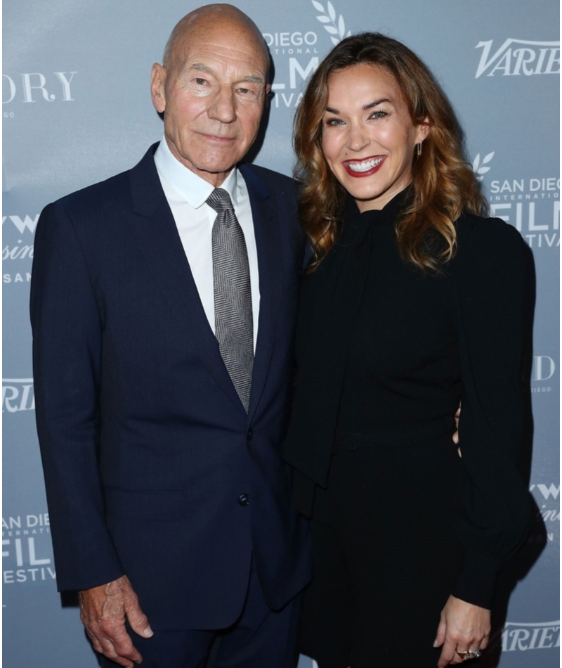 Sir Patrick Stewart y Sunny Ozell - juntos desde 2013 | Getty Images Photo by Joe Scarnici