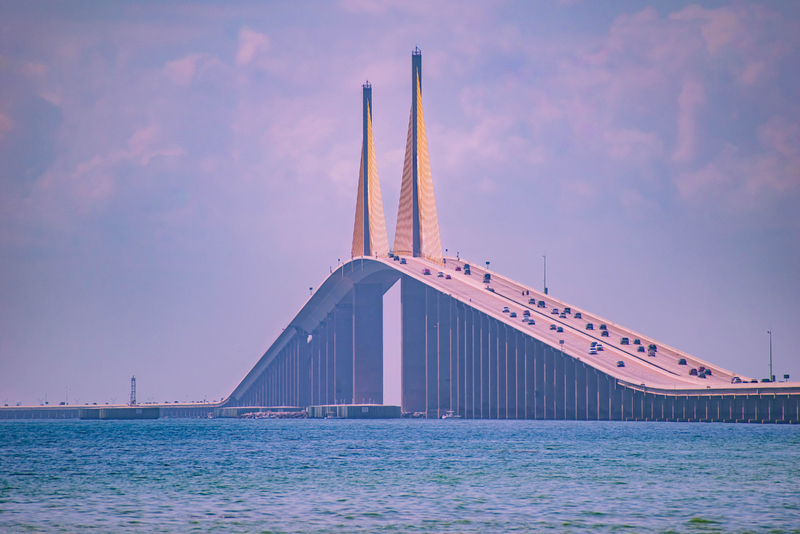 El puente Sunshine Skyway, Florida | Alamy Stock Photo by VIAVAL 