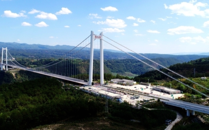 Puente colgante Longjiang, China | Alamy Stock Photo by Imaginechina Limited 