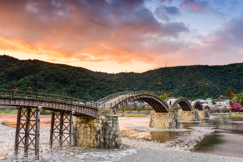 Puente Kintai, Japón | Alamy Stock Photo by Sean Pavone 