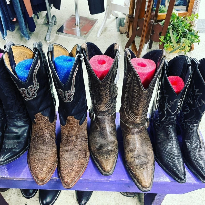 Deixando Suas Botas em Pé com Macarrões de Piscina | Instagram/@connecting_survivors