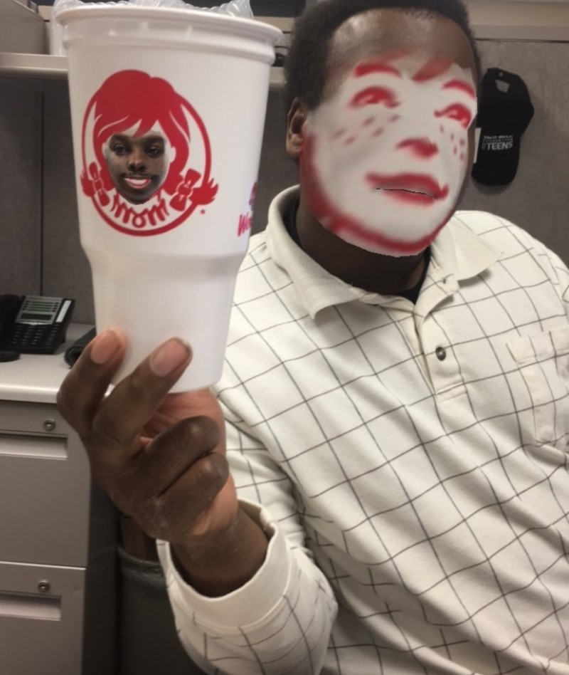 Intercambio de cara con la taza Wendy's | Imgur.com/N56Vqyq