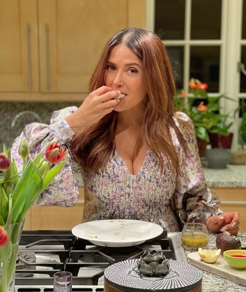 Was gibt’s zu essen, Schönheit? | Instagram/@salmahayek