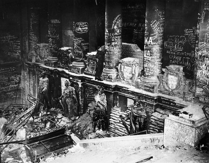 Graffiti on the Reichstag Walls | Alamy Stock Photo by Trinity Mirror/Mirrorpix