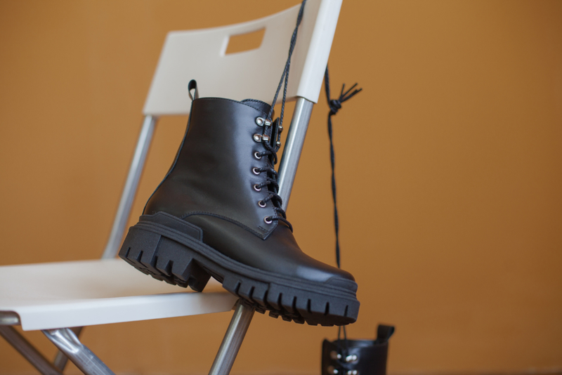 La boucle à l'arrière de vos bottines | Shutterstock