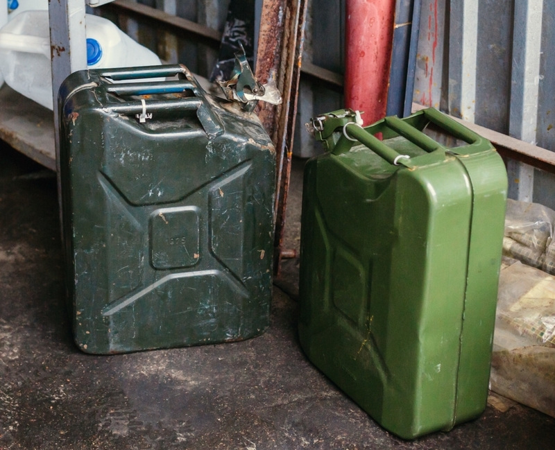 Les trois poignées sur le Jerry Can | Shutterstock