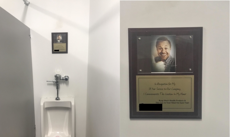 Bathroom Plaque | Reddit.com/FamousTG