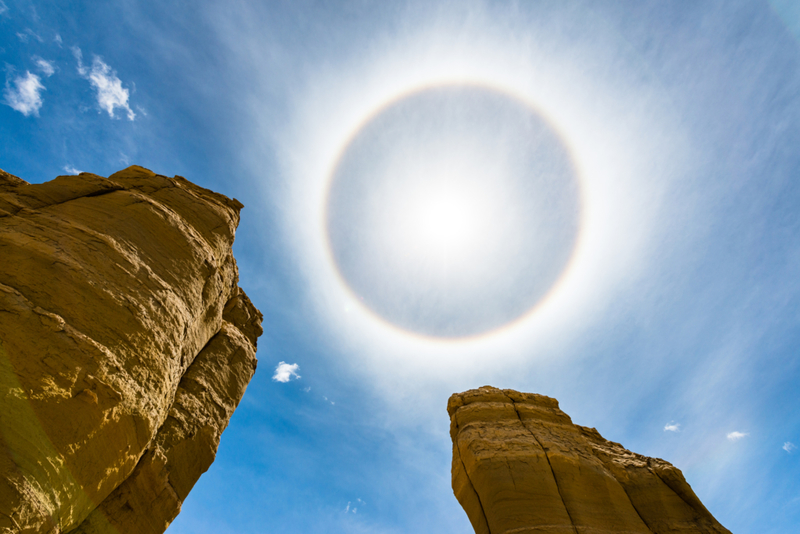 Un anneau autour de la lune ou du soleil peut indiquer la météo de demain | Getty Images Photo by Cheunghyo